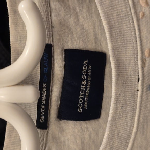 Medium sweater - Picture 2 of 4